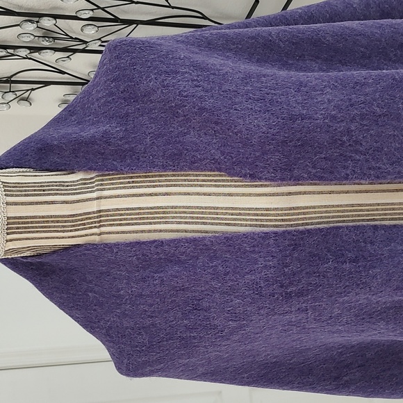 New Dillard's Soft Grape Purple Fringed Scarf / Wrap Winter Fall - Picture 3 of 10